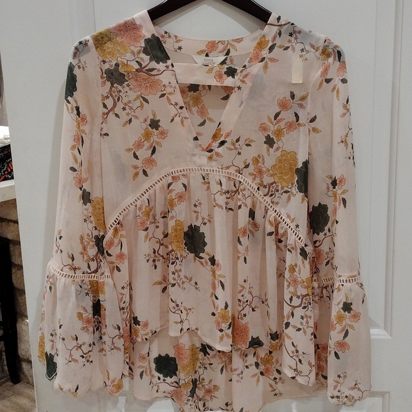 Sun & Shadow. Size Small. Sheer Flowy Top. - Picture 7 of 7